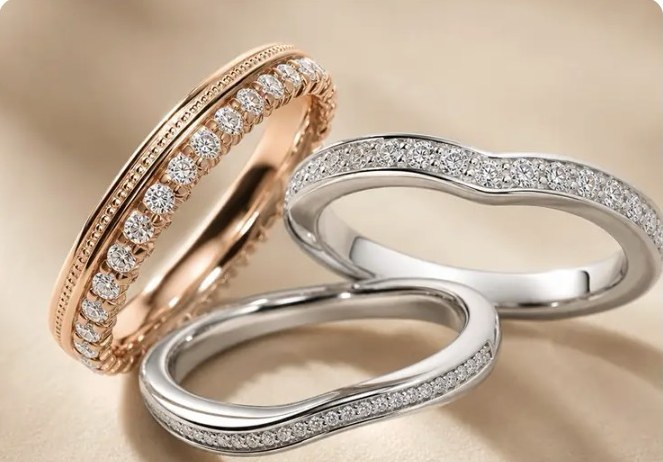 Trauringe in Roségold und Weißgold mit Diamanten