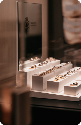 luxury-ring-showcase
